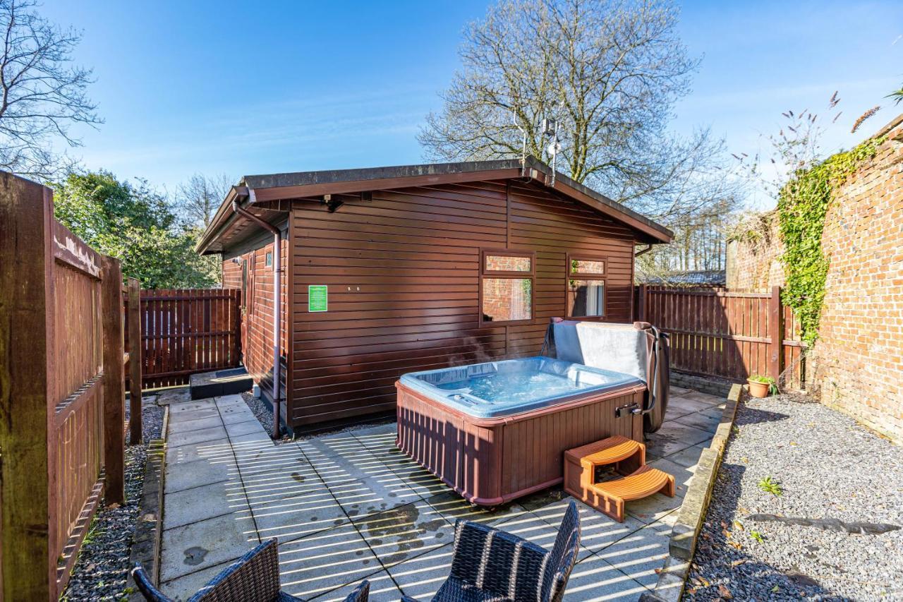 Bluebell Lodge 7 With Hot Tub Newton Stewart Dış mekan fotoğraf