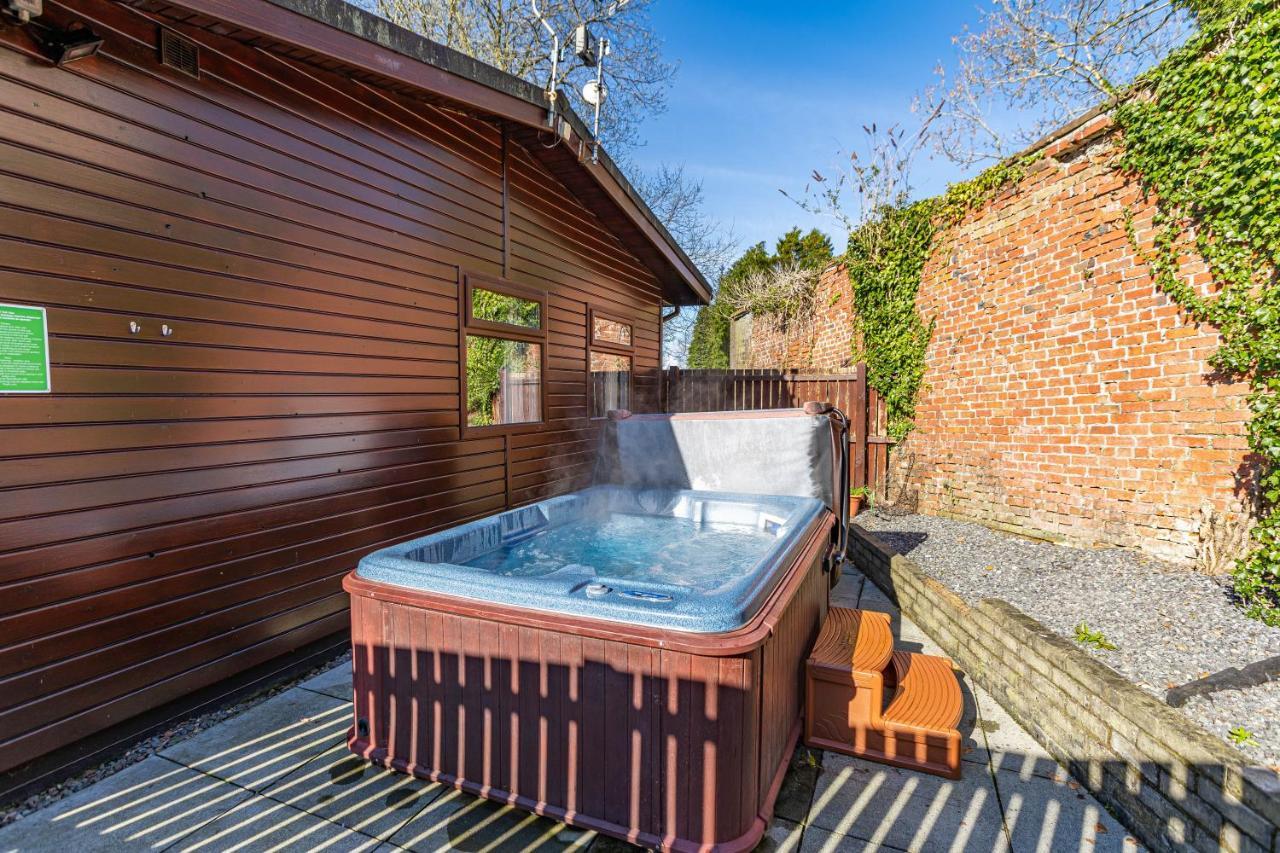 Bluebell Lodge 7 With Hot Tub Newton Stewart Dış mekan fotoğraf